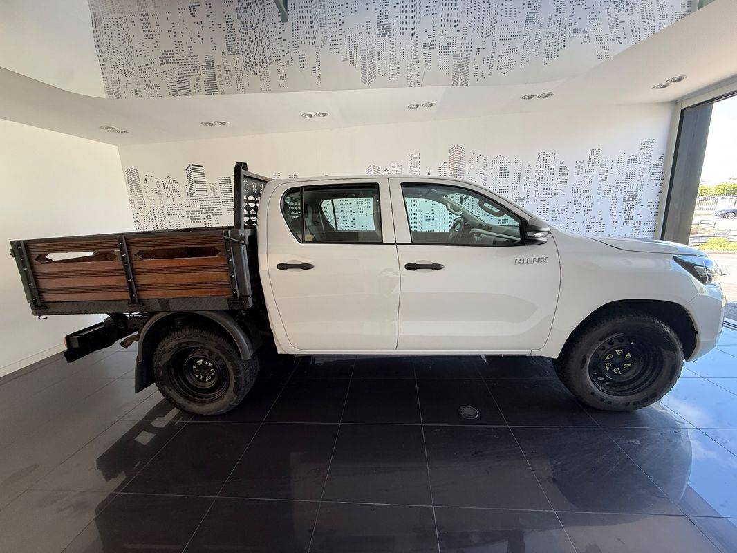 toyota-hilux-2023-diesel-2393cc