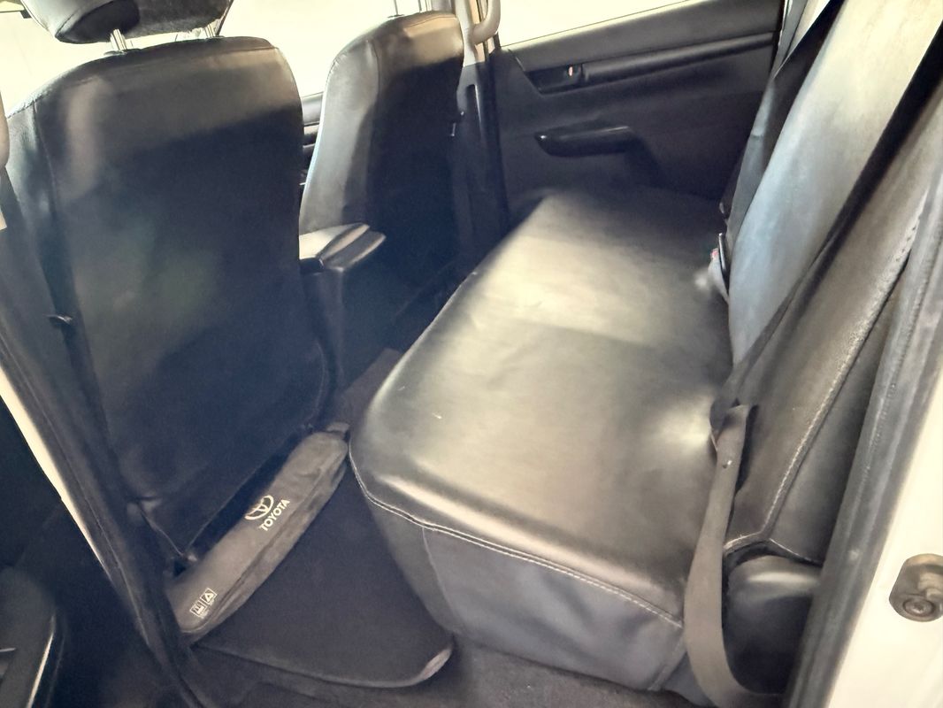 toyota-hilux-2023-diesel-2393cc