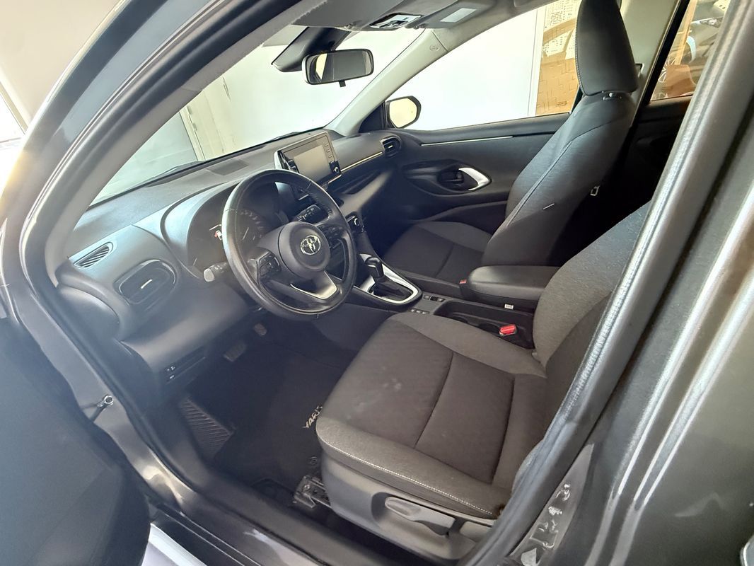 toyota-yaris-2022-hibrido-a-gasolina-1490cc