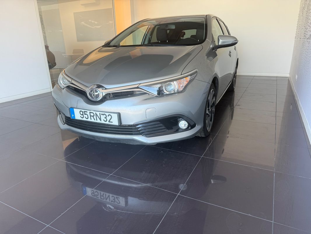 toyota-auris-2016-diesel-1364cc