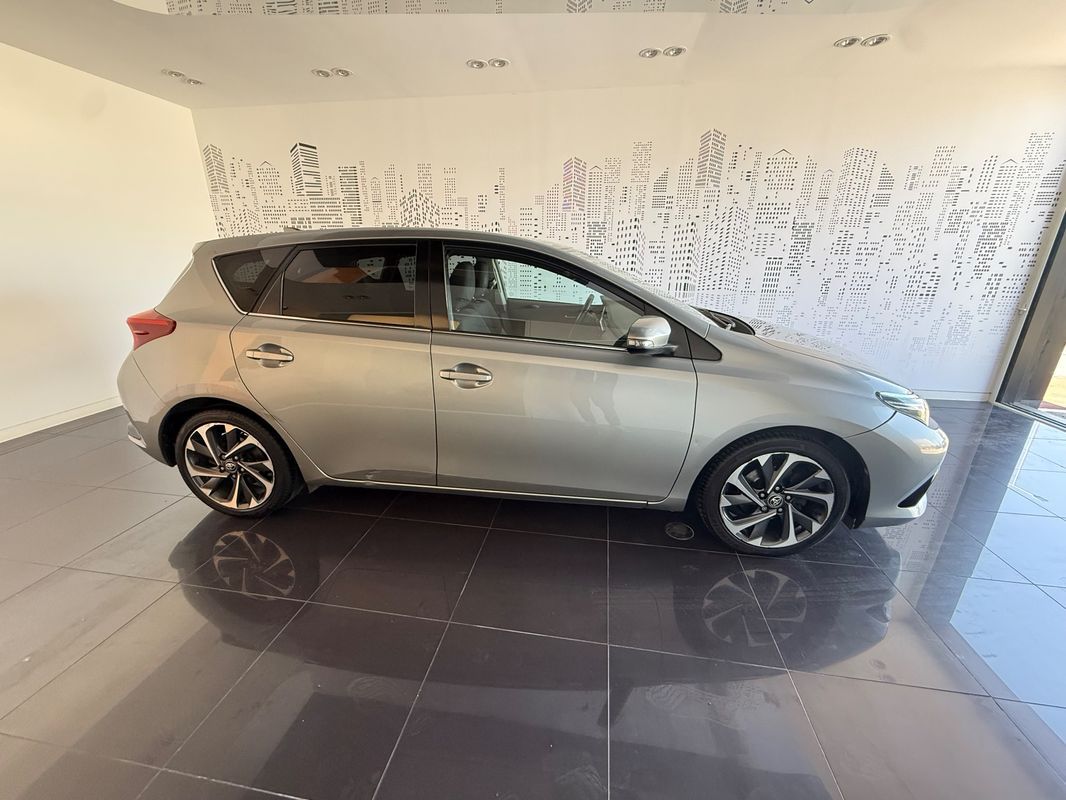 toyota-auris-2016-diesel-1364cc