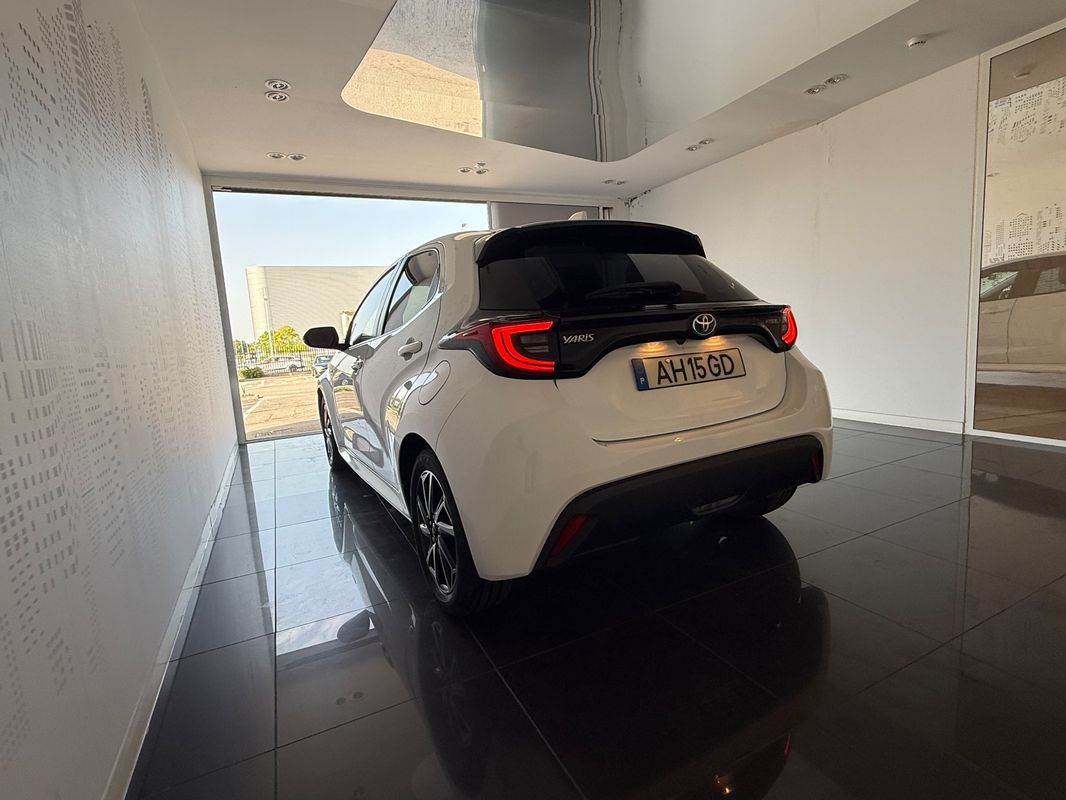 toyota-yaris-2021-hibrido-a-gasolina-1490cc