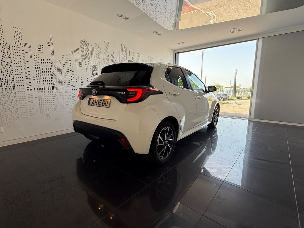 toyota-yaris-2021-hibrido-a-gasolina-1490cc