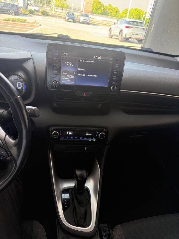 toyota-yaris-2021-hibrido-a-gasolina-1490cc
