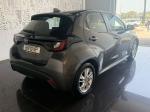 toyota-yaris-2024-hibrido-a-gasolina-1490cc
