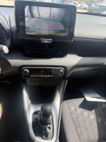 toyota-yaris-2024-hibrido-a-gasolina-1490cc