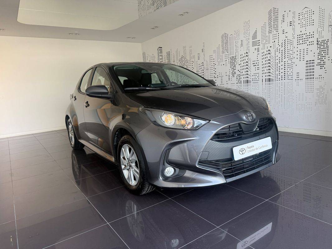 toyota-yaris-2024-hibrido-a-gasolina-1490cc