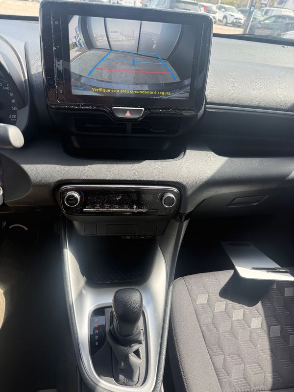 toyota-yaris-2024-hibrido-a-gasolina-1490cc