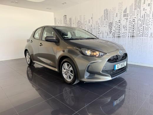 toyota-yaris-2022-hibrido-a-gasolina-1490cc