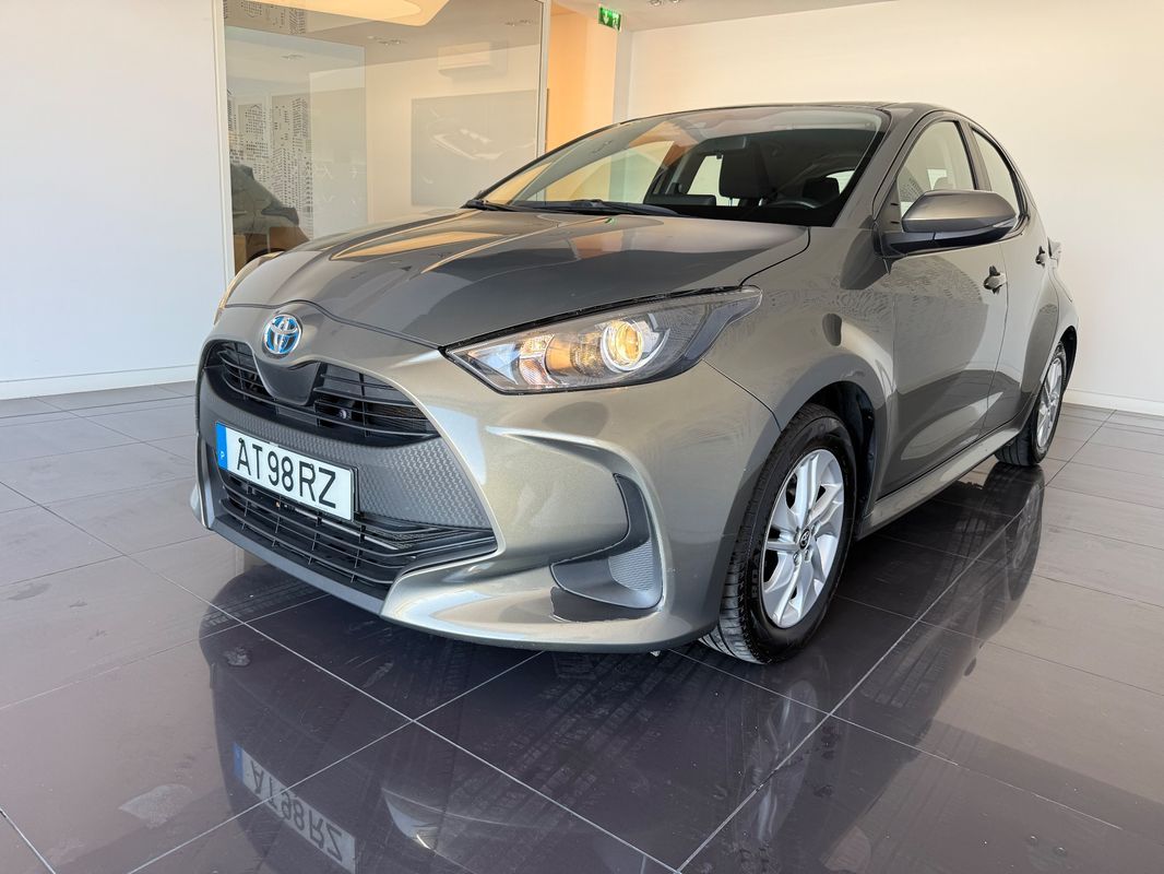 toyota-yaris-2022-hibrido-a-gasolina-1490cc