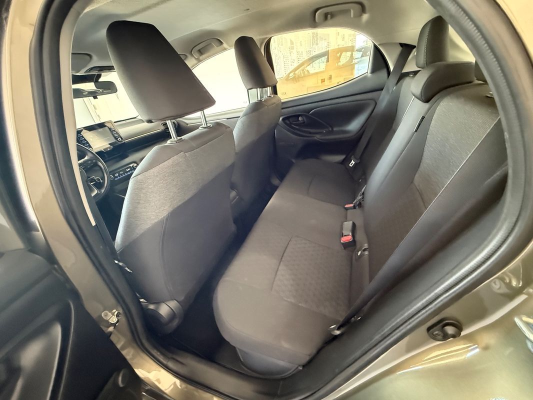 toyota-yaris-2022-hibrido-a-gasolina-1490cc
