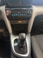 toyota-yaris-2022-hibrido-a-gasolina-1490cc