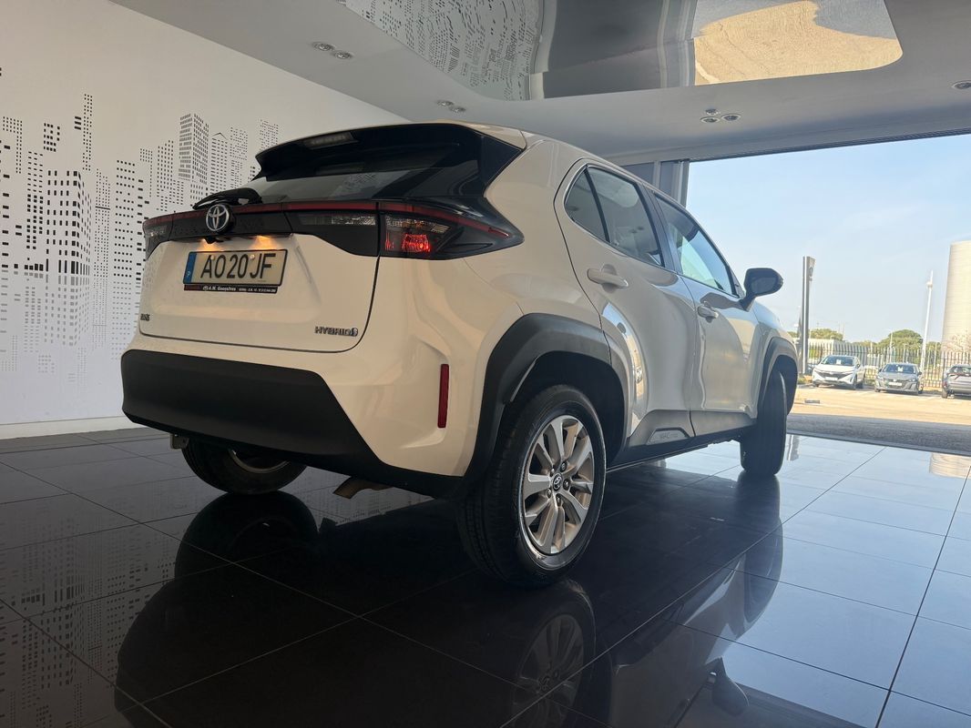 toyota-yaris-2022-hibrido-a-gasolina-1490cc
