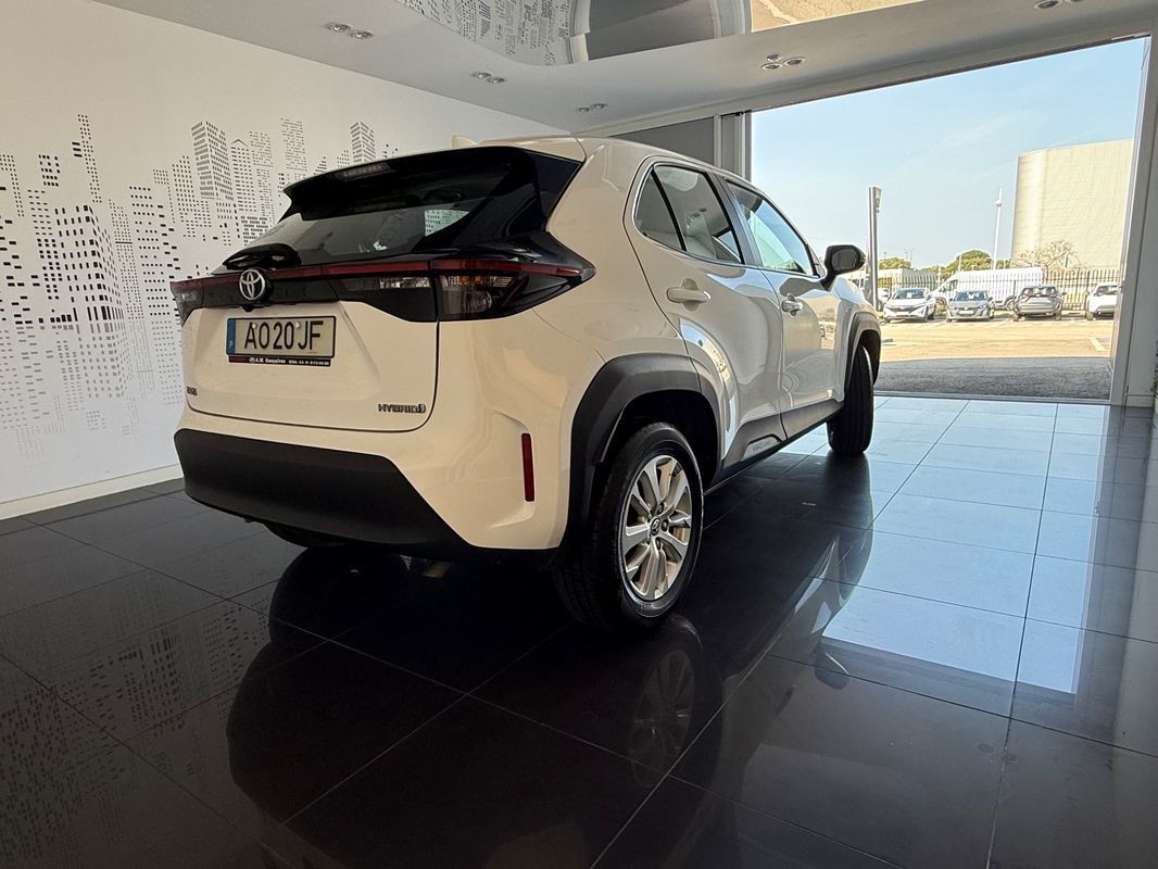 toyota-yaris-2022-hibrido-a-gasolina-1490cc