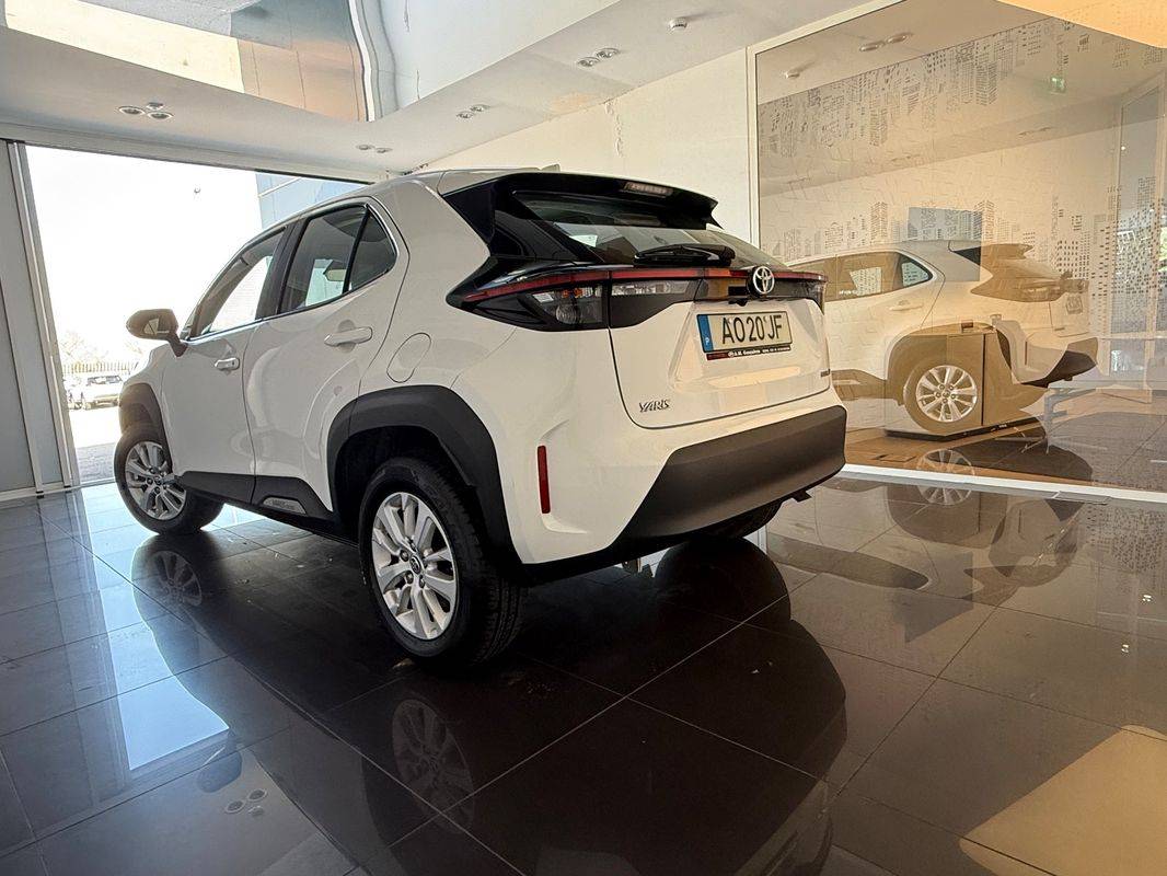 toyota-yaris-2022-hibrido-a-gasolina-1490cc
