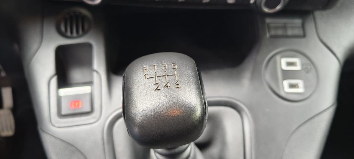 peugeot-partner-2024-diesel-1500cc