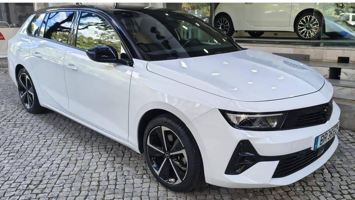 opel-astra-caravan-2025-hibrido-1199cc