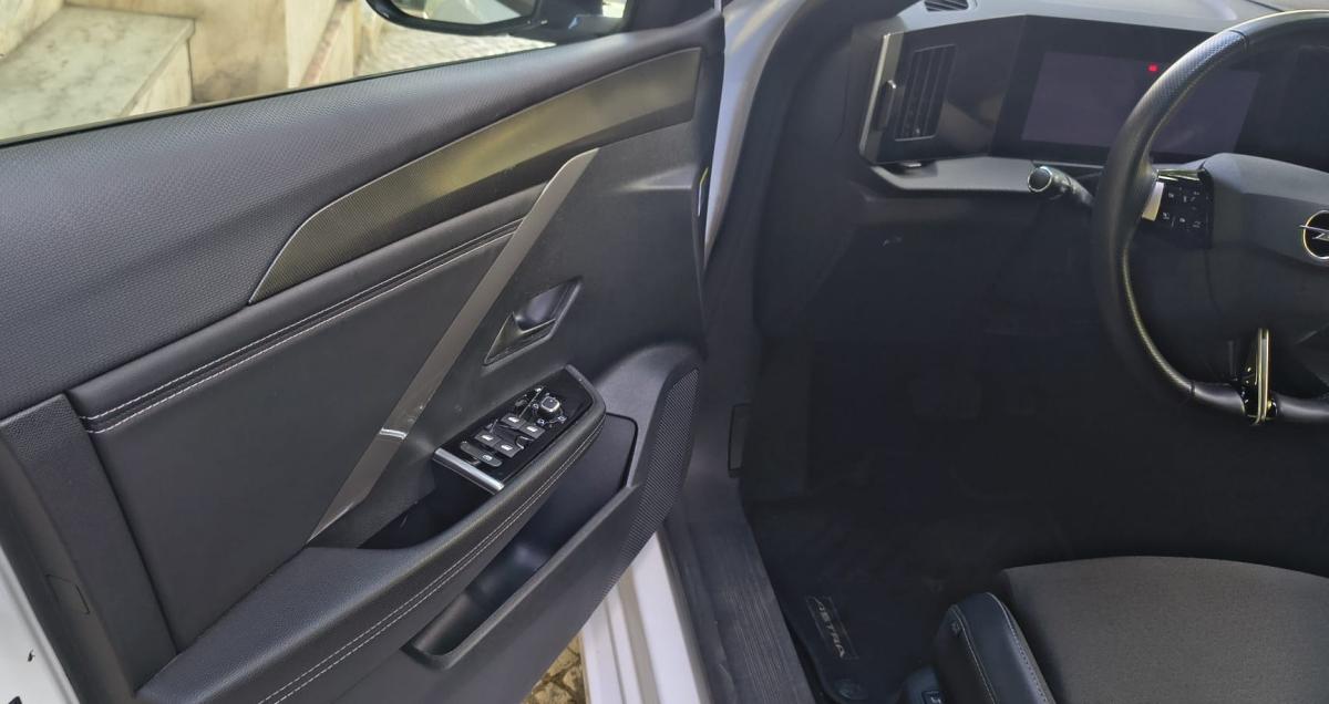 opel-astra-caravan-2025-hibrido-1199cc
