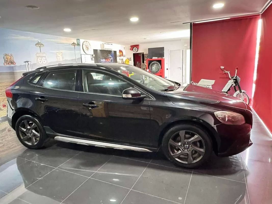 volvo-v40-cross-country-2014-diesel-1560cc