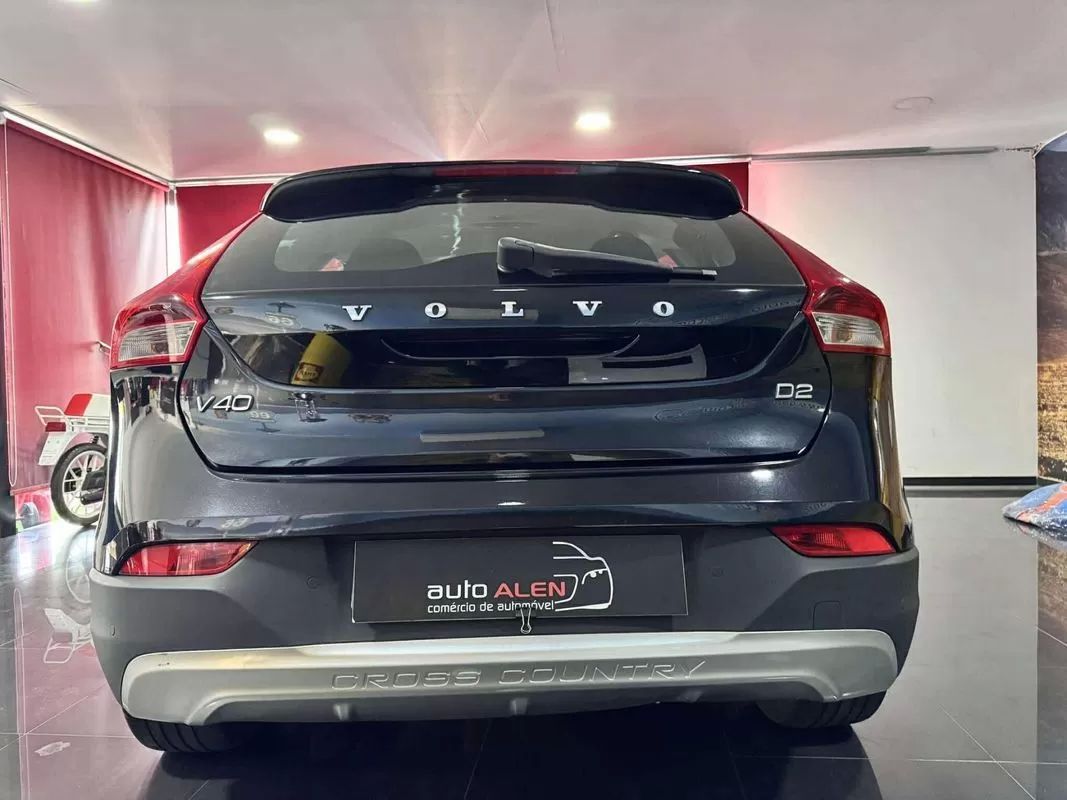 volvo-v40-cross-country-2014-diesel-1560cc