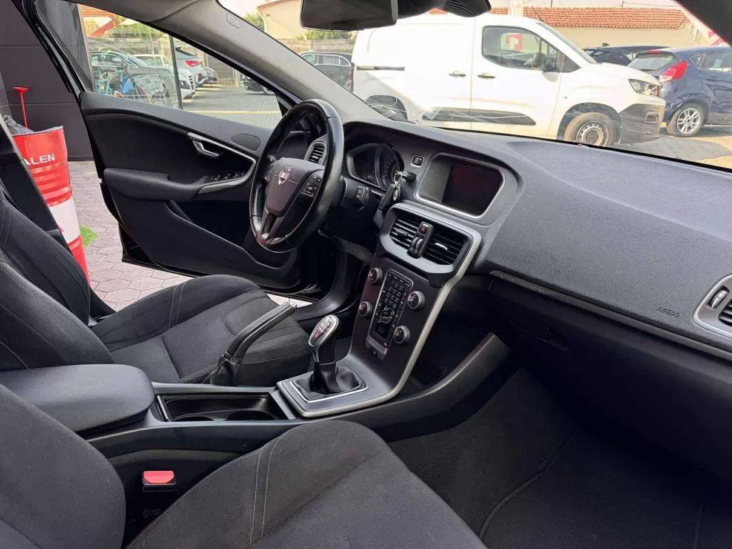 volvo-v40-cross-country-2014-diesel-1560cc