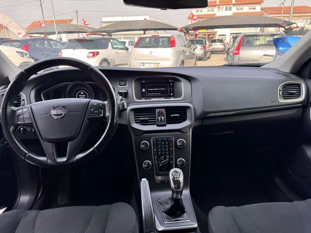 volvo-v40-cross-country-2014-diesel-1560cc