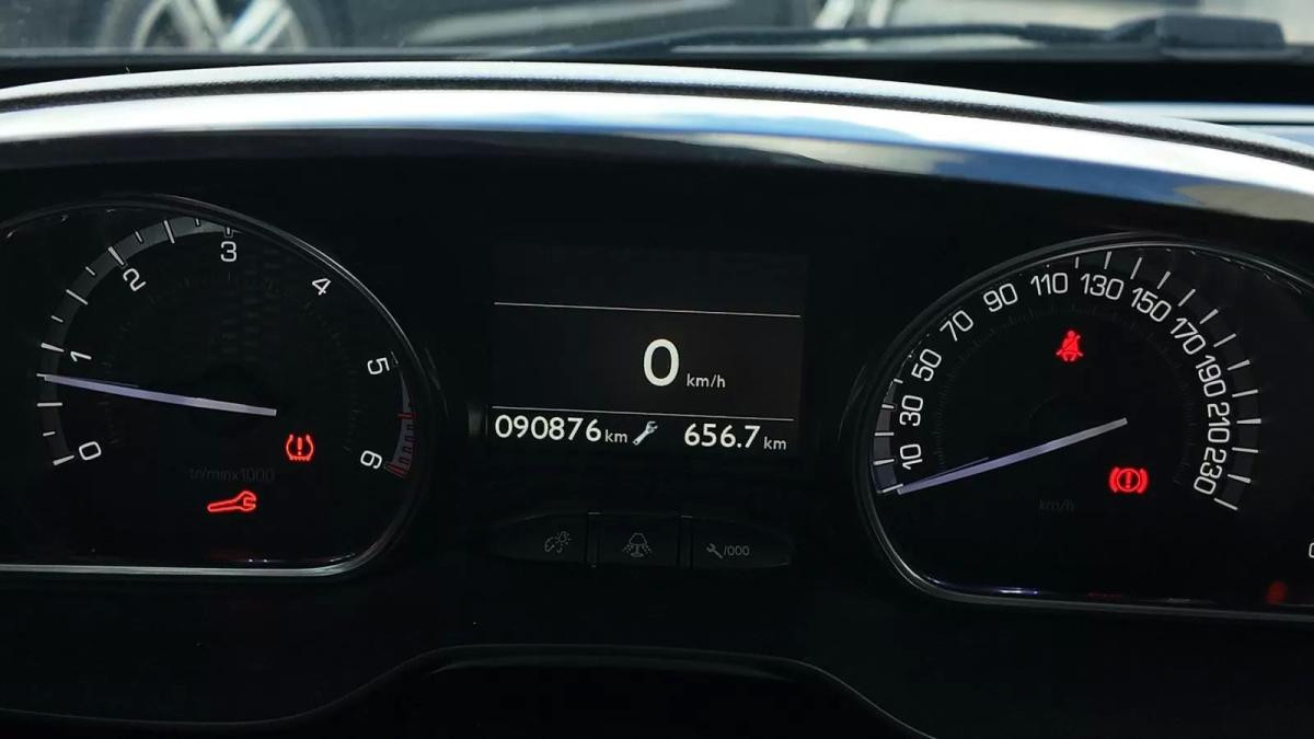 peugeot-2008-2018-diesel-1560cc