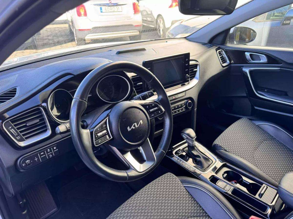 kia-ceed-sw-2023-hibrido-1580cc
