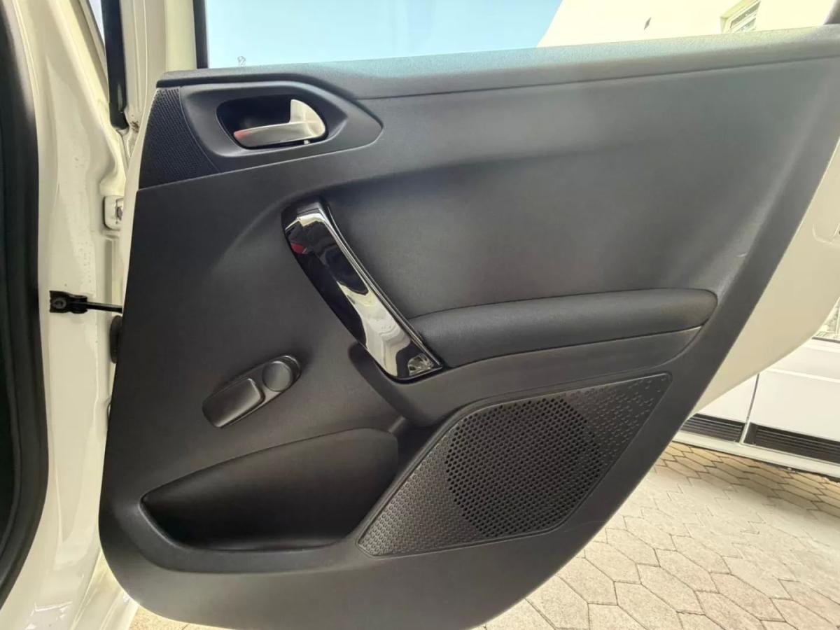 peugeot-208-2014-gasolina-999cc