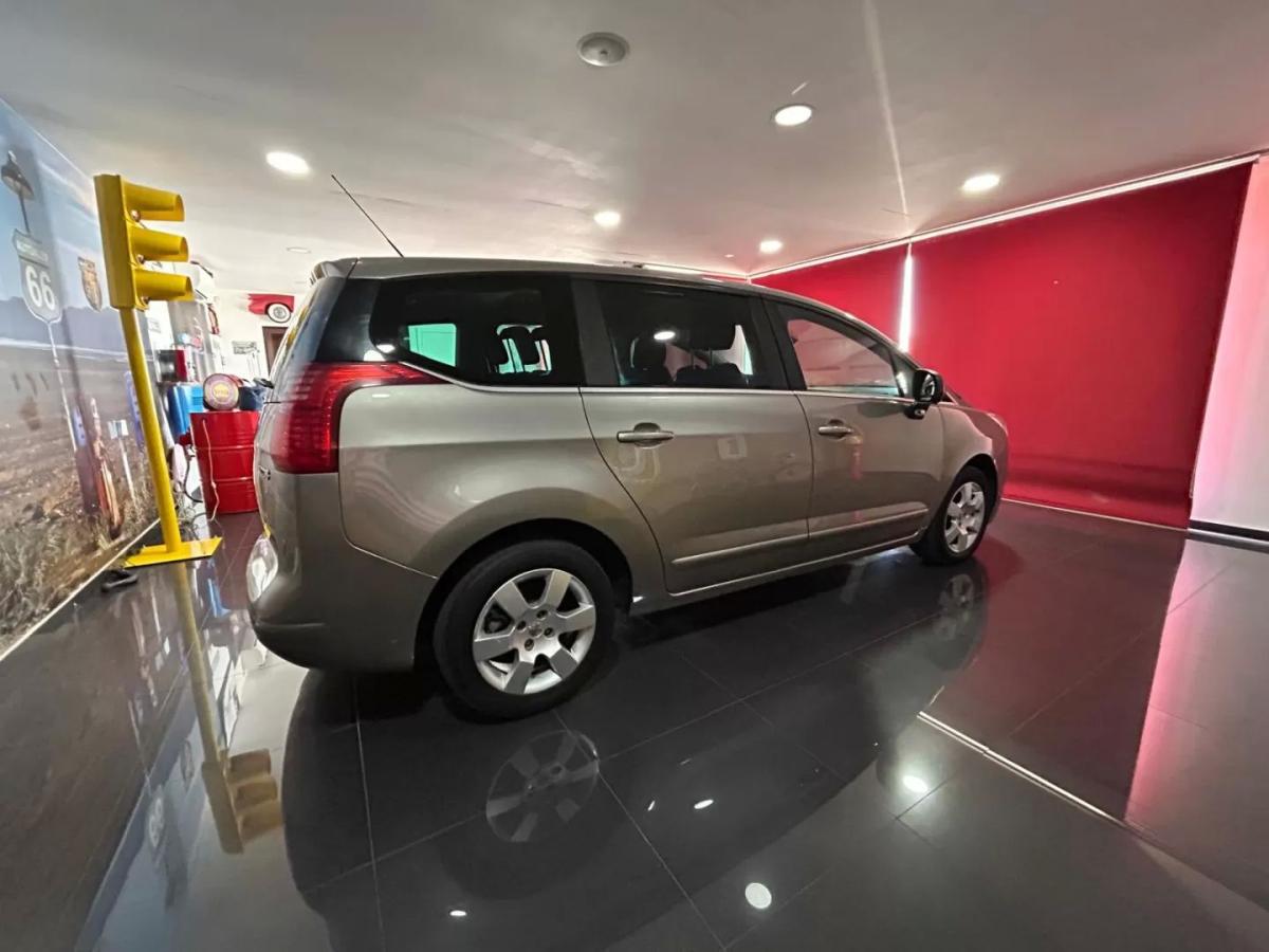 peugeot-5008-2010-diesel-1560cc
