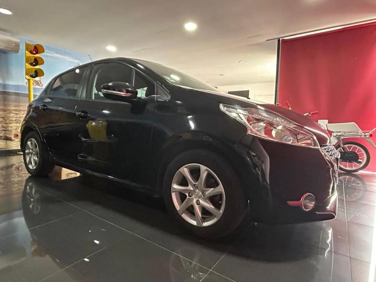 peugeot-208-2014-gasolina-1199cc