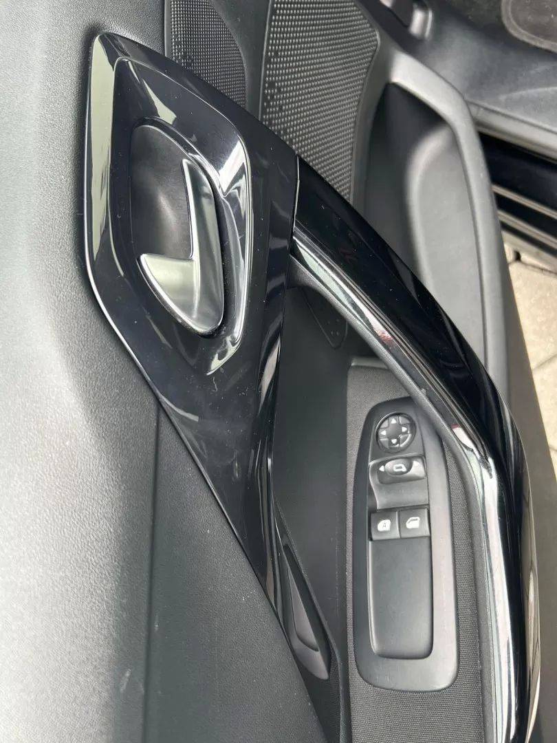 peugeot-208-2014-gasolina-1199cc