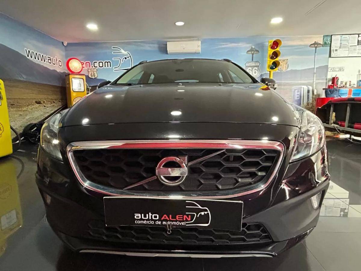 volvo-v40-cross-country-2014-diesel-1560cc