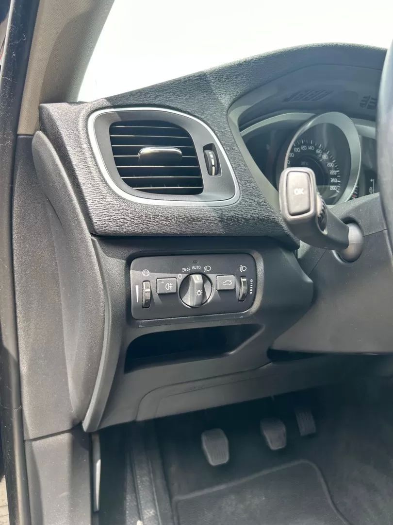 volvo-v40-cross-country-2014-diesel-1560cc