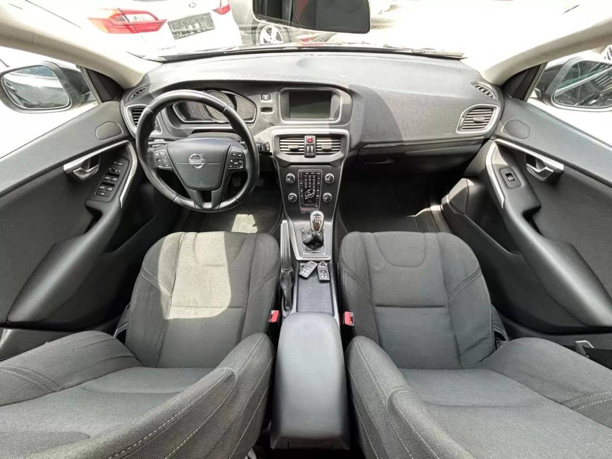 volvo-v40-cross-country-2014-diesel-1560cc