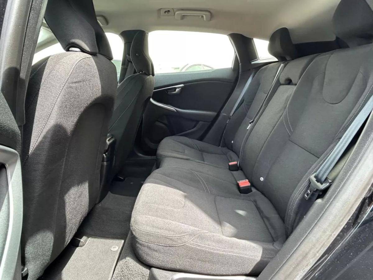 volvo-v40-cross-country-2014-diesel-1560cc