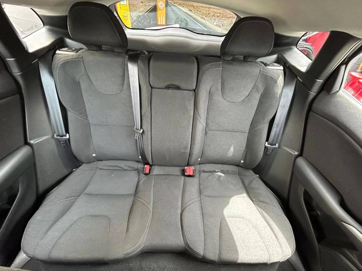 volvo-v40-cross-country-2014-diesel-1560cc