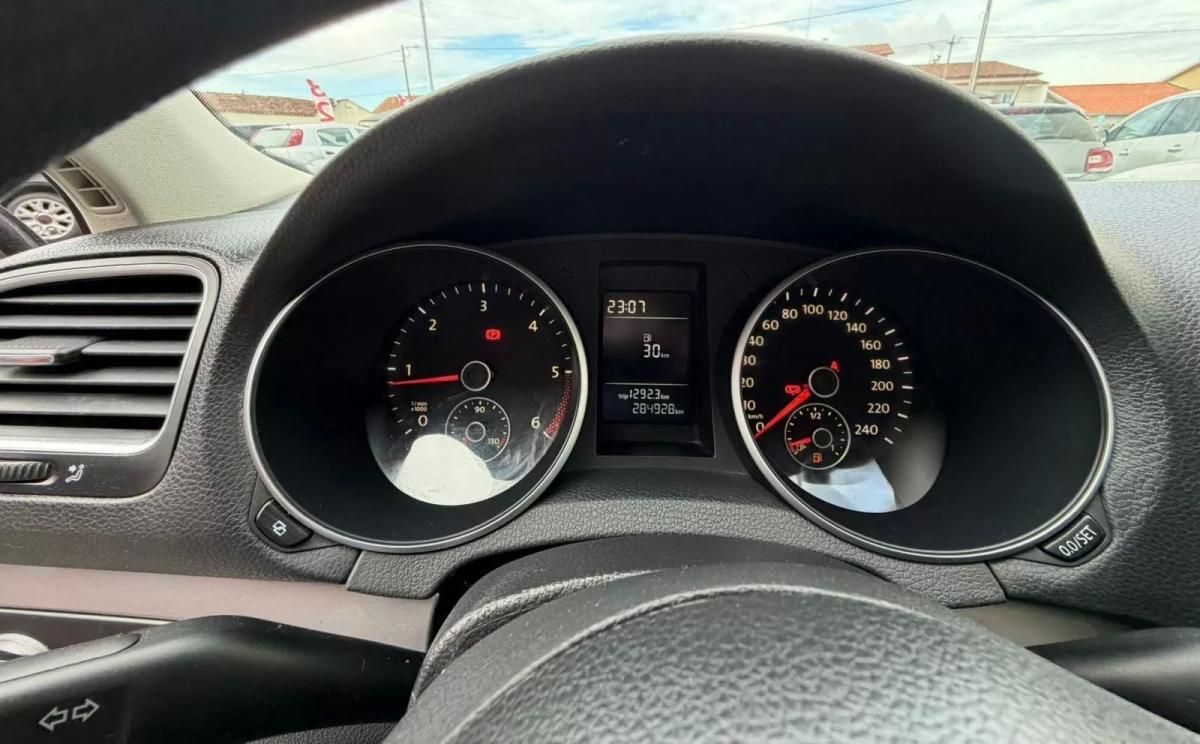 volkswagen-golf-variant-2011-diesel-1598cc