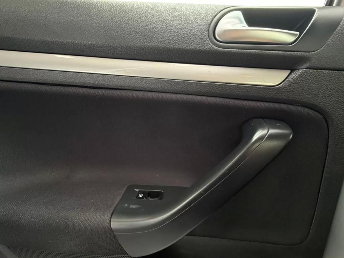 volkswagen-golf-variant-2011-diesel-1598cc