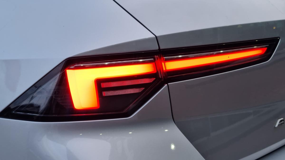 opel-astra-2022-hibrido-a-gasolina-1598cc