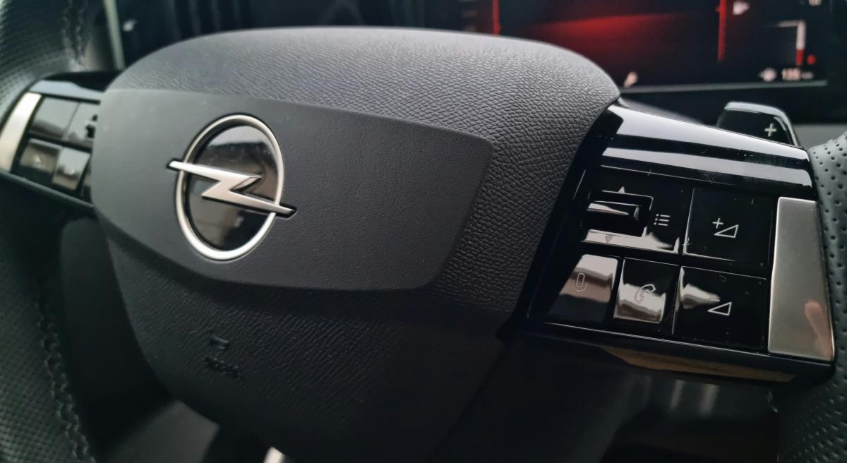 opel-astra-2022-hibrido-a-gasolina-1598cc