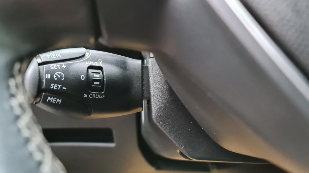 peugeot-3008-2018-diesel-1560cc
