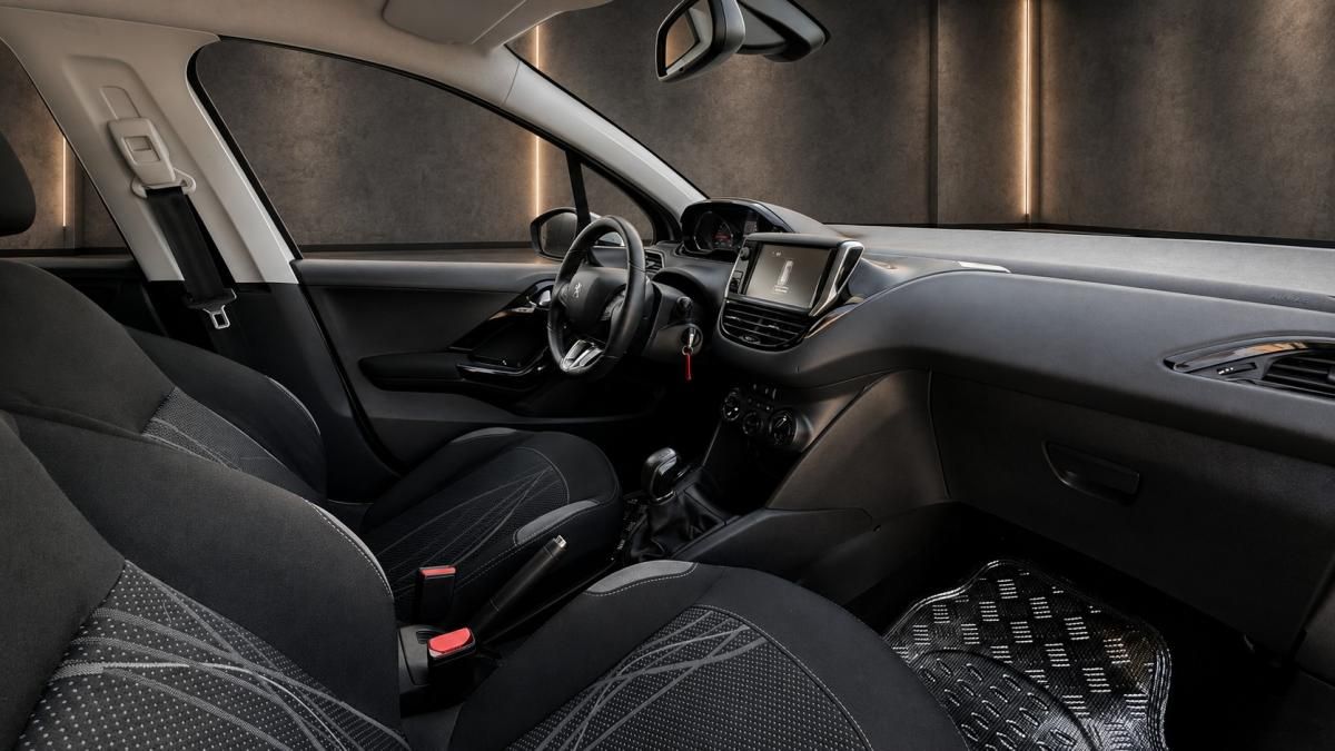 peugeot-208-2015-gasolina-1199cc