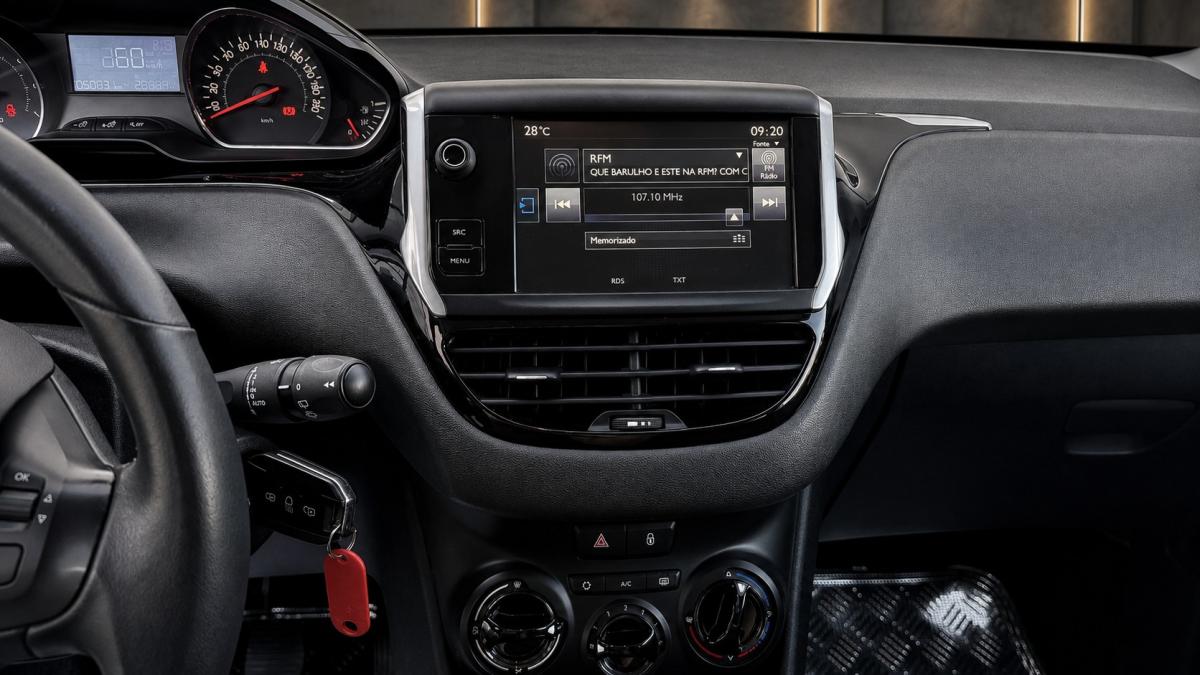 peugeot-208-2015-gasolina-1199cc
