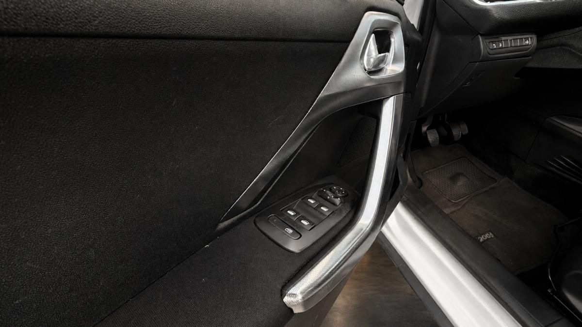 peugeot-2008-2014-gasolina-1199cc