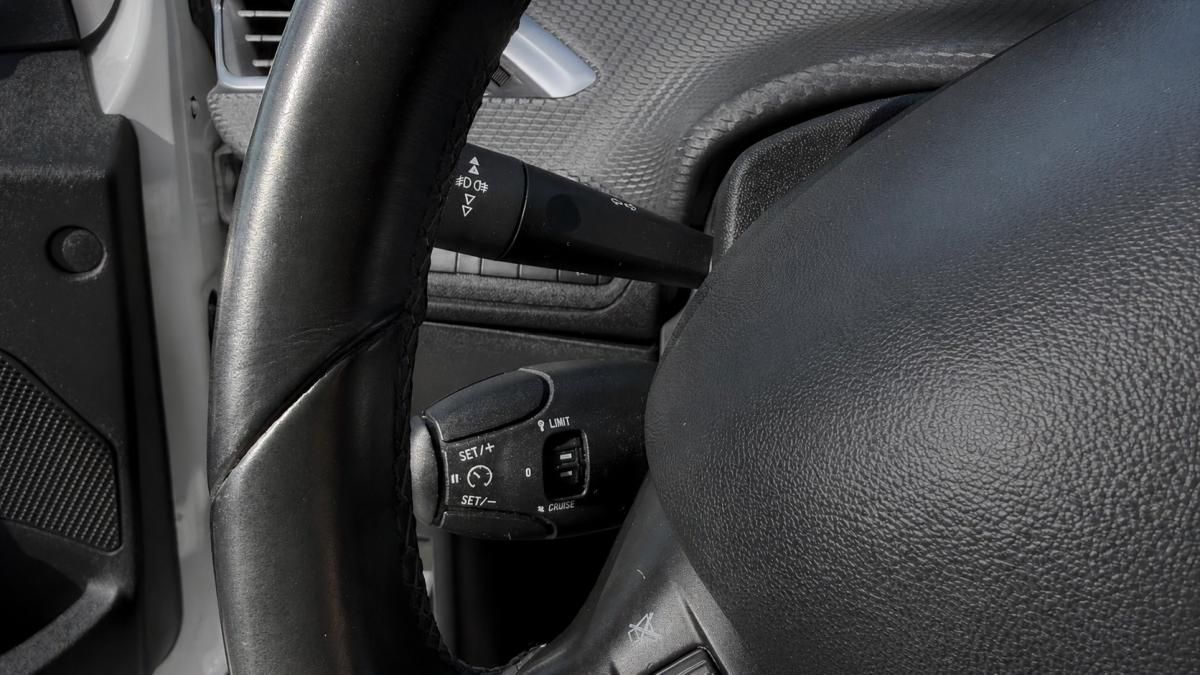 peugeot-2008-2014-gasolina-1199cc