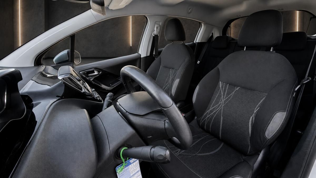 peugeot-208-2015-gasolina-1199cc