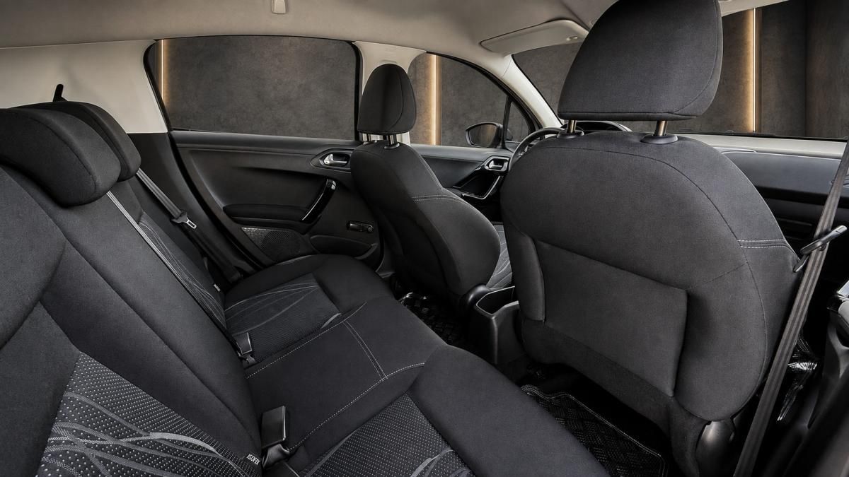 peugeot-208-2015-gasolina-1199cc