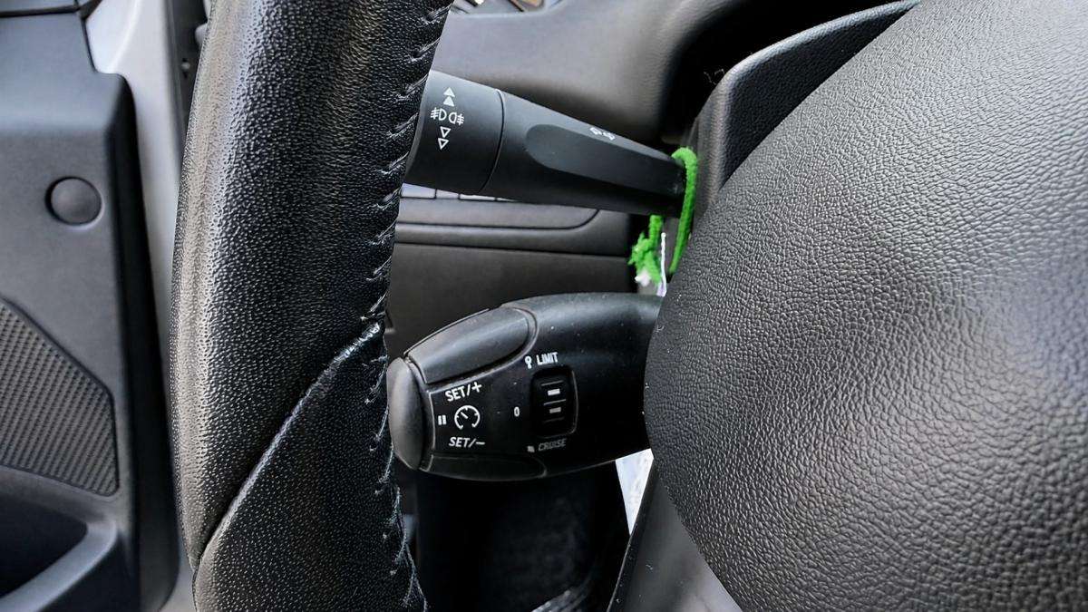 peugeot-208-2015-gasolina-1199cc