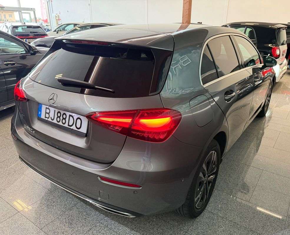 mercedes-benz-classe-a-2024-hibrido-a-gasolina-1332cc